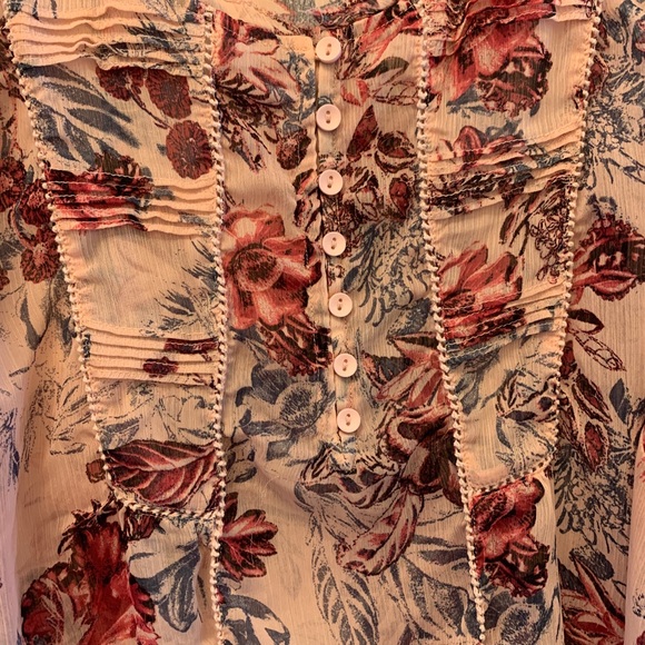 Flowy pink sheer floral sleeveless top - Picture 3 of 4